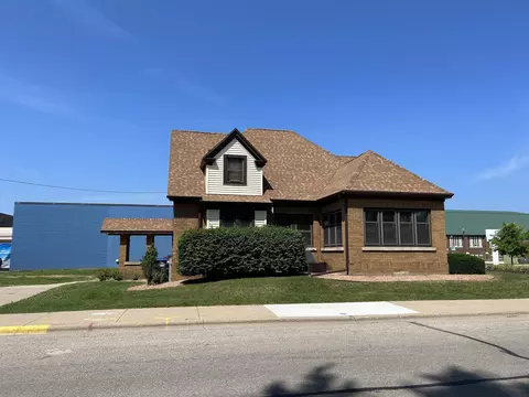 136 E Division St, Shawano, WI 54166 photo 3