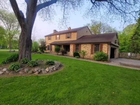 4274 Country Club Rd, Oshkosh, WI 54902