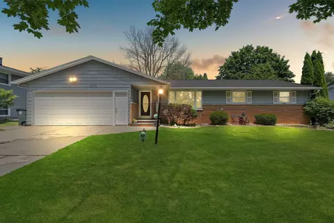 1478 Carole Ln, Ashwaubenon, WI 54313