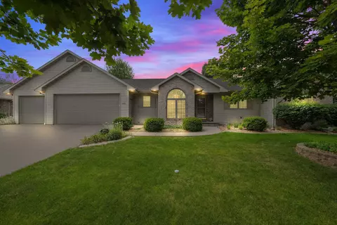 1621 Peach Tree Ct, Kaukauna, WI 54130