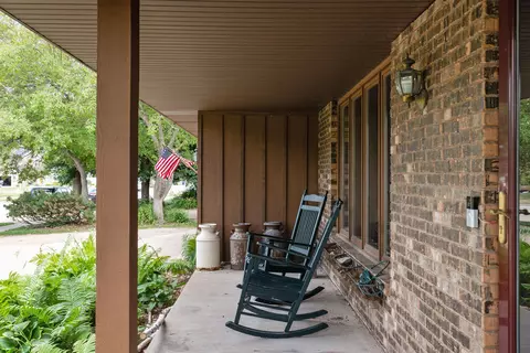 933 E Capitol Dr, Appleton, WI 54911 photo 3