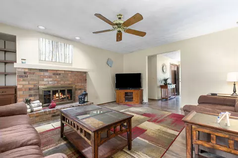 933 E Capitol Dr, Appleton, WI 54911 photo 5