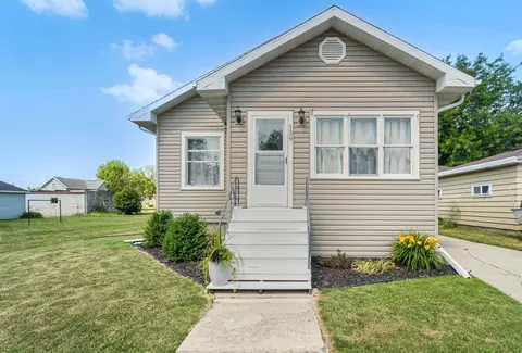 139 N 6th St, Hilbert, WI 54129