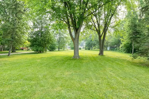 Oakland Lane, Oshkosh, WI 54902