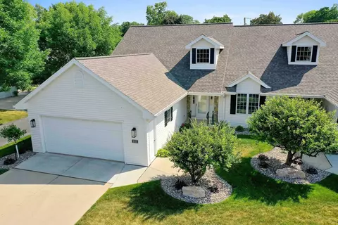 110 Olde Allouez Ct, Green Bay, WI 54301