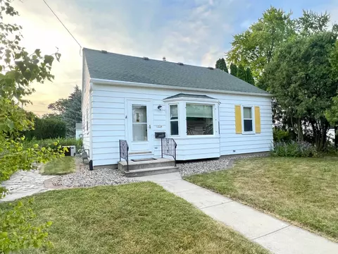 1334 Powers St, Oshkosh, WI 54901