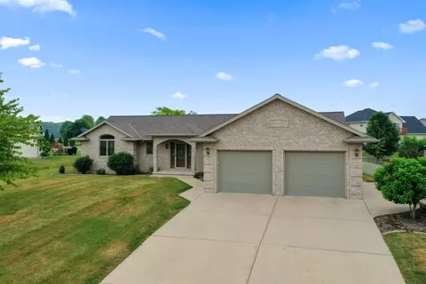 322 Brookview Dr, Luxemburg, WI 54217