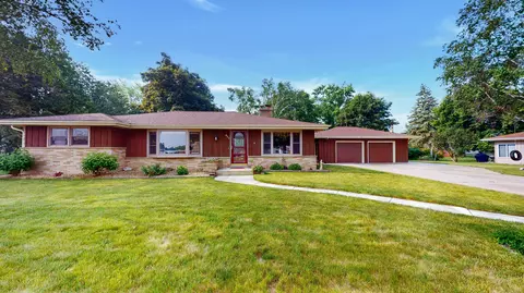 825 Park Ave, Oostburg, WI 53070