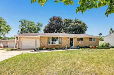 907 Raymond St, Green Bay, WI 54304