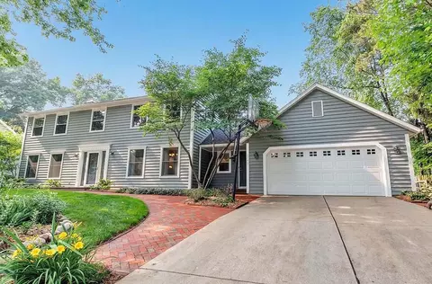 2740 Parkwood Dr, Green Bay, WI 54304