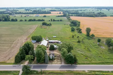 8326 Pioneer Rd, Larsen, WI 54947