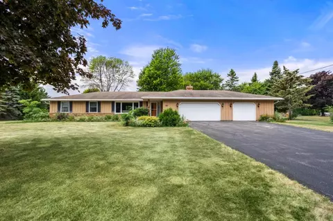 103 Highland Ct, Neenah, WI 54956