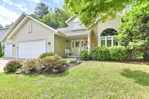2740 S Falcon Hill Way, Green Bay, WI 54302