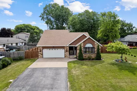 1426 W Roselawn Dr, Appleton, WI 54914
