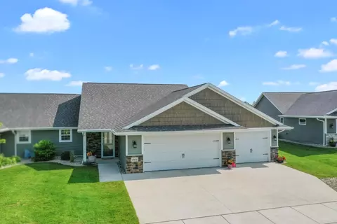 846 Sharon Ln, Pulaski, WI 54162