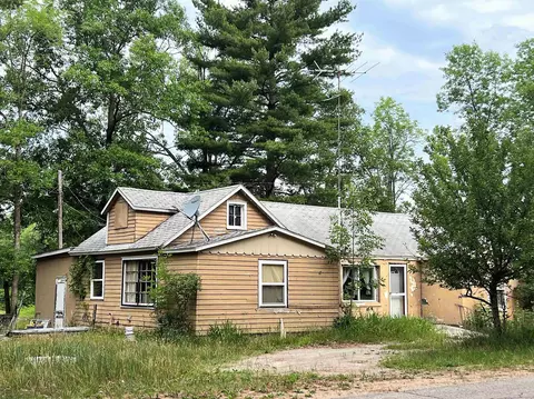 n2123 River Drive, Menominee, MI 49858