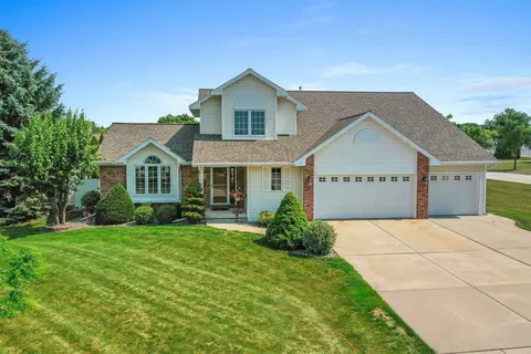 2783 Blue Spruce Dr, Green Bay, WI 54311