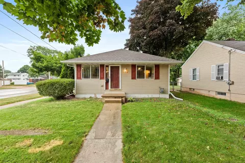 1382 Dousman St, Green Bay, WI 54303