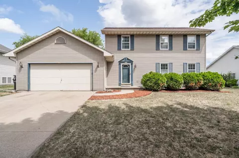 1050 Park Ridge Ave, Oshkosh, WI 54901