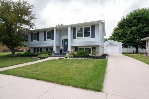 246 Hillcrest Ln, Fond Du Lac, WI 54935
