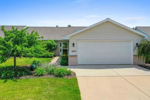1695 Twin Lakes Cir, Green Bay, WI 54311