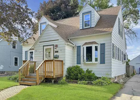 744 1st St, Menasha, WI 54952