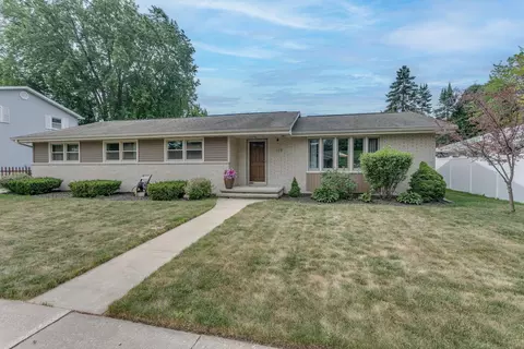 119 Lynn Dr, Appleton, WI 54915 photo 2