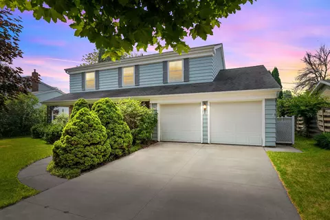 3215 E Crestview Dr, Appleton, WI 54915