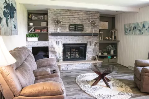 1624 W Cloverdale Dr, Appleton, WI 54914 photo 2