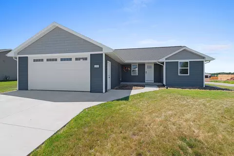2101 White Wolf Ln, Kaukauna, WI 54130