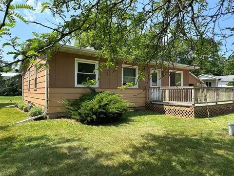 e9475 Meadow Lane, Clintonville, WI 54929