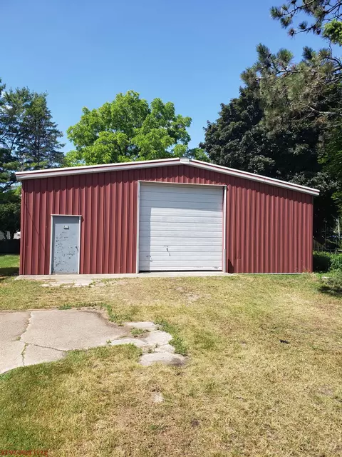 831 2nd St, Menominee, MI 49858