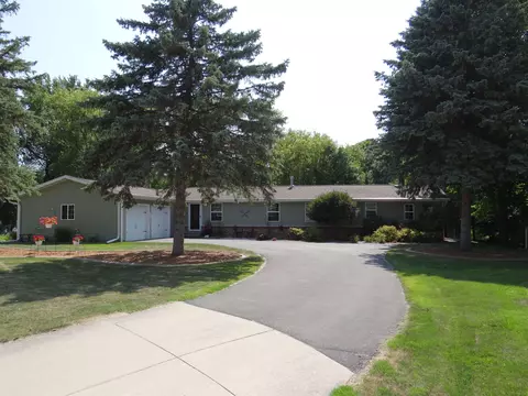 220 Fairway St, Combined Locks, WI 54113