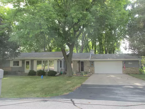 3396 Louise Ct, Oshkosh, WI 54901
