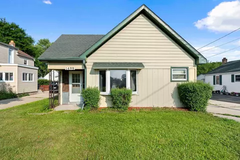 1409 Lost Dauphin Rd, De Pere, WI 54115