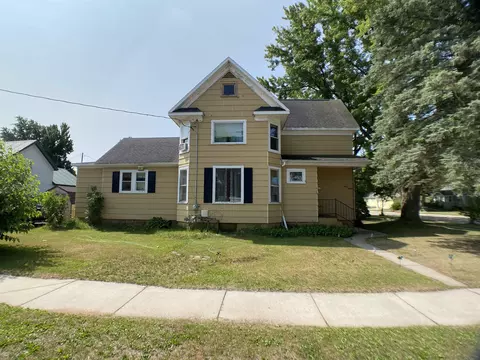 318 W Picnic St, Shawano, WI 54166