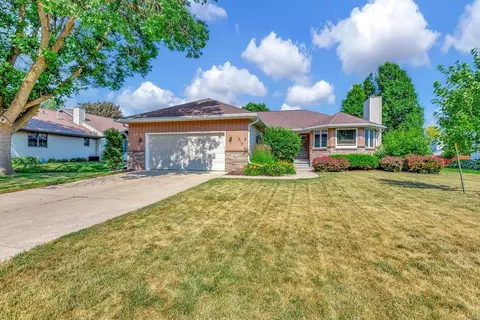 1010 Westwind Dr, Neenah, WI 54956