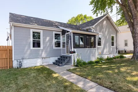 542 W 5th Ave, Oshkosh, WI 54902