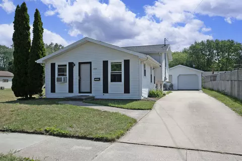 2326 Jefferson St, Oshkosh, WI 54901