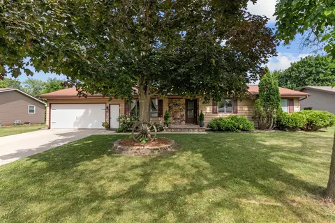 84 Hillock Ct, Appleton, WI 54914