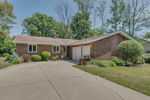 716 Woodland Dr, Kaukauna, WI 54130