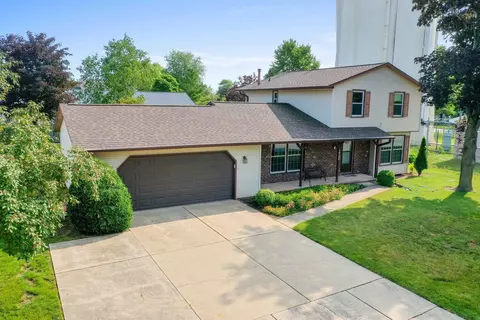 1556 Carole Ln, Green Bay, WI 54313