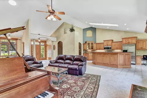 4472 Touchstone Ct, Oneida, WI 54155 photo 8