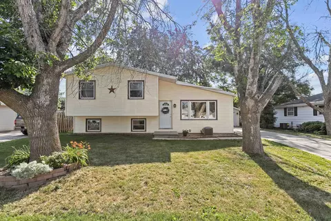 1236 Green Acres Ln, Neenah, WI 54956