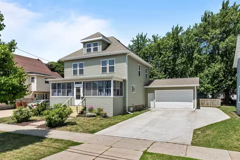 524 Broad St, Menasha, WI 54952