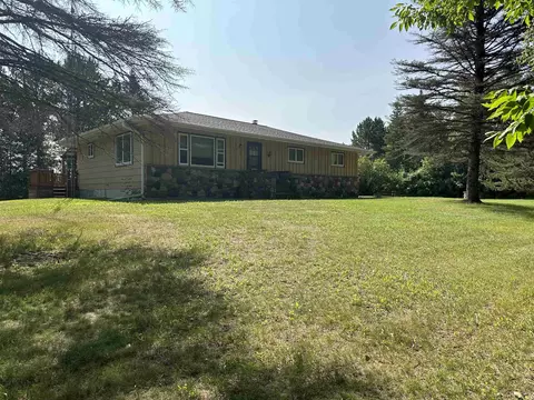 5790 Ridge Ln, Laona, WI 54541