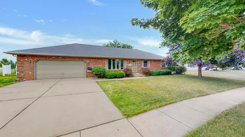 1227 S 9th St, De Pere, WI 54115