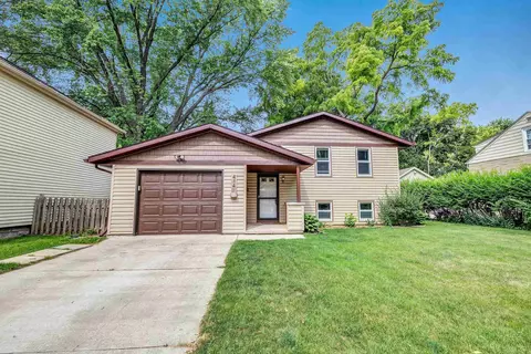 414 S Huron St, De Pere, WI 54115