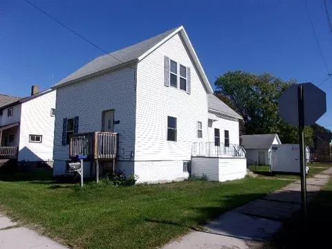 1136 Madison Ave, Marinette, WI 54143