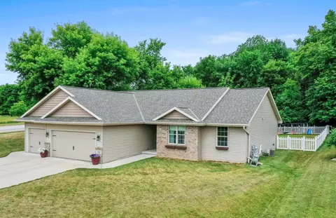701 Aerostar Ln, Green Bay, WI 54313